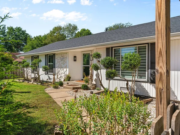 4461 S Roanoke Avenue, Springfield, MO 65810