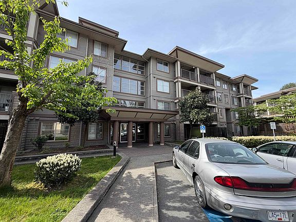 2nd image of 45555 Yale Rd #214