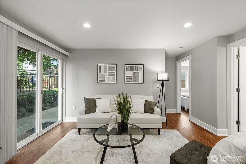4th image of 4831 Fauntleroy Way SW #103