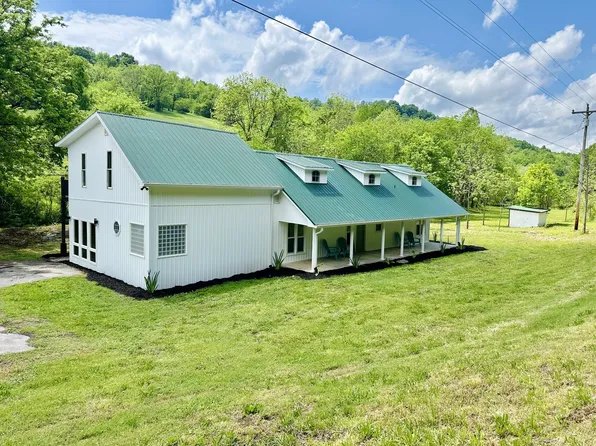 2490 Wolf Creek Rd, Silver Point, TN 38582