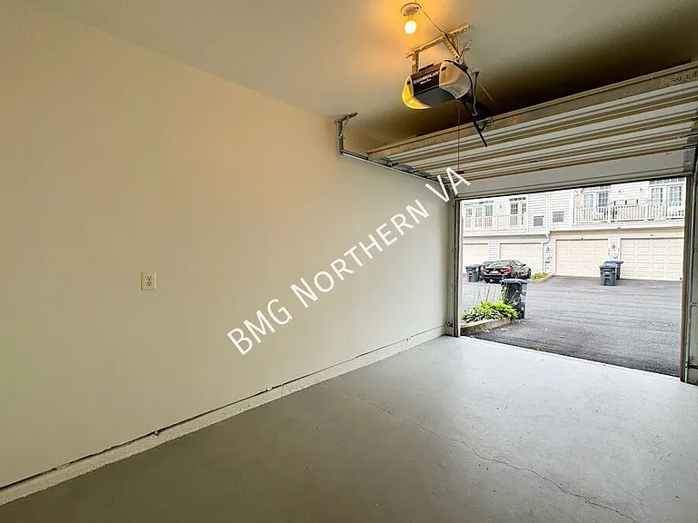 9508 Walker Way — Photo 23