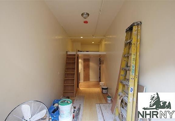 5th image of 139 W 14th St APT 5G