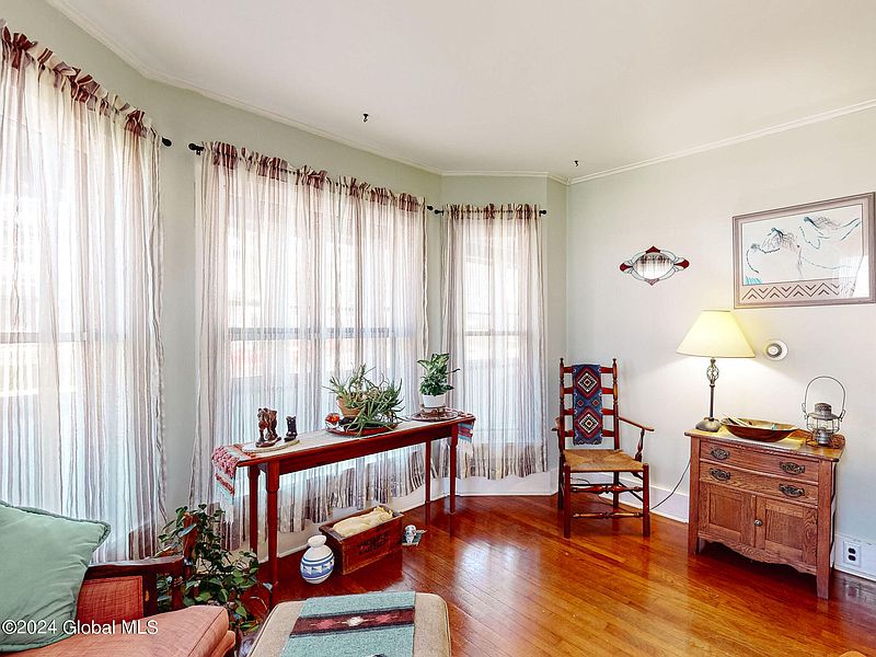 5th image of 113 Rose Street