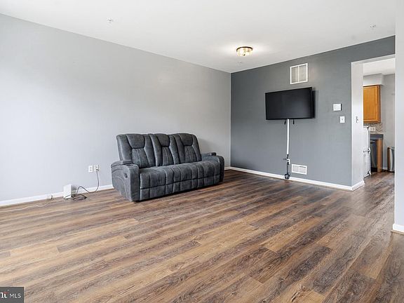 4th image of 1738 Upper Forde Ln