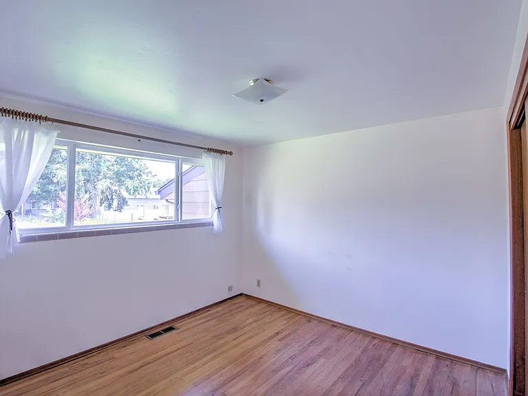 1636 Conger Ave NW — Photo 13