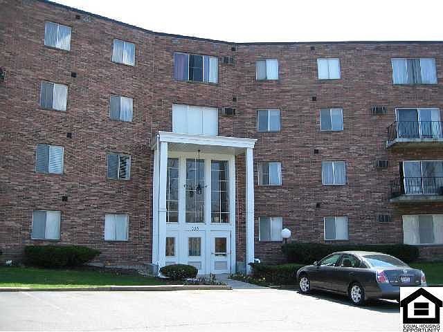 4 story building w/ elevator