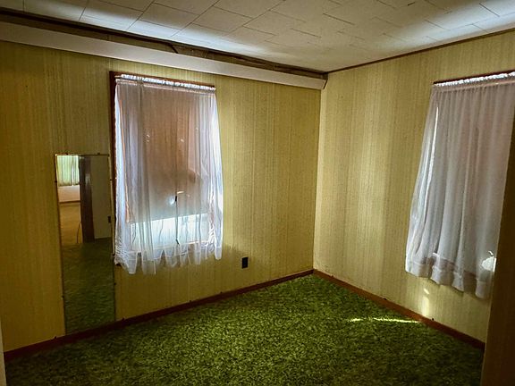 5th image of 911 Maple Ave