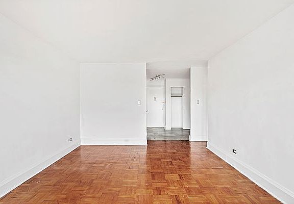 3rd image of 3731 73rd St APT 8U