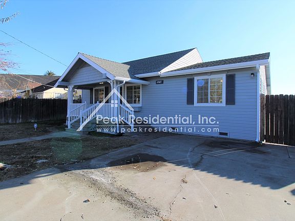 2nd image of 1042 Las Palmas Ave