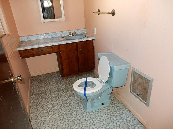 4th image of 303 S Myra St