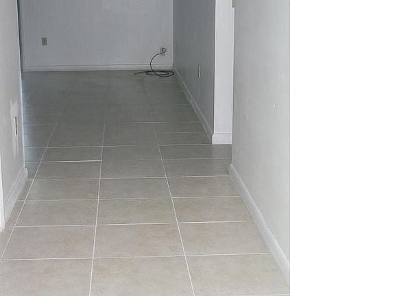 4th image of 543 Silver Course Cir