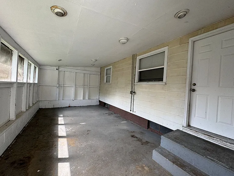2029 N Goodlet Ave — Photo 26