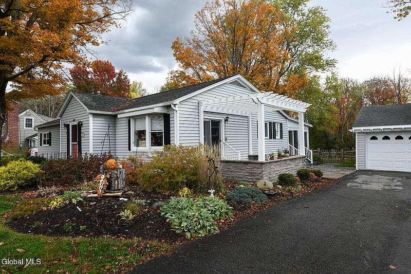 3rd image of 106 Euclid Avenue