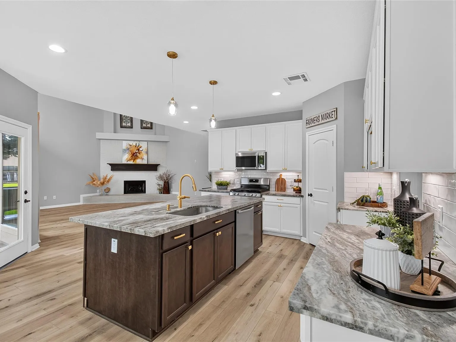 3 bed, 2.5 bath, 2732 sqft, $2,700 — Photo 4