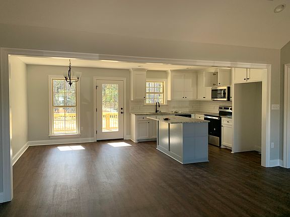 3rd image of 135 Planted Pines Dr