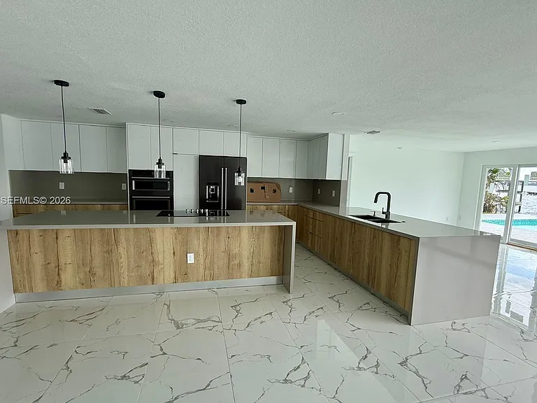 111 E North Shore Ave — Photo 8
