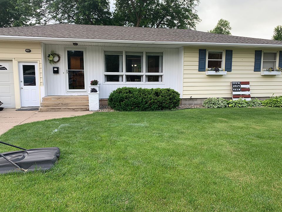 1st image of 207 W James Ave