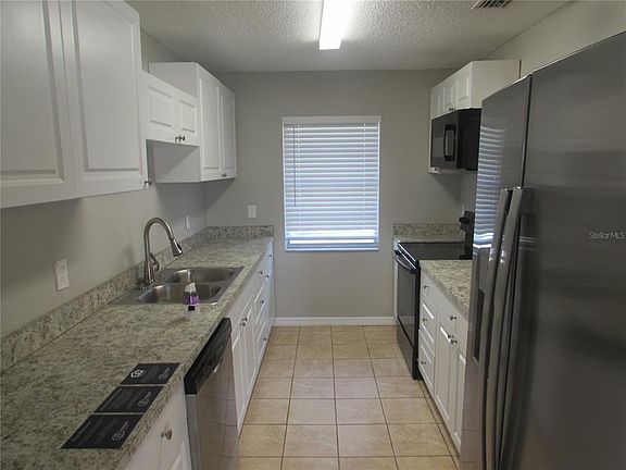 3rd image of 2105 15th Ave E