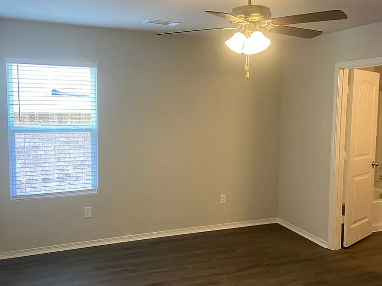 2515 Grand Ln — Photo 13