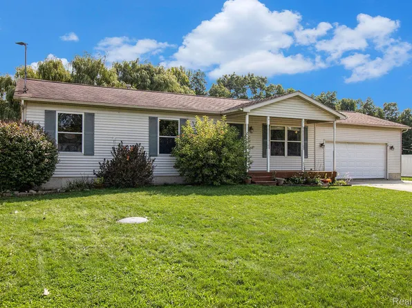 126 Walker Dr, Morrice, MI 48857