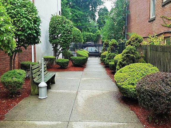 3rd image of 90 Grand St #53af7b857