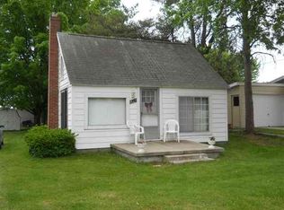 111 Hall Ave, Houghton Lake, MI 48629