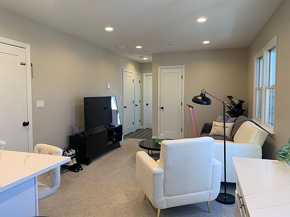 5th image of 269 Bayville Ave #2
