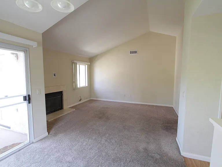 11325 Avenida De Los Lobos #C — Photo 4