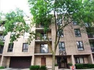 724 12th St APT 106, Wilmette, IL 60091