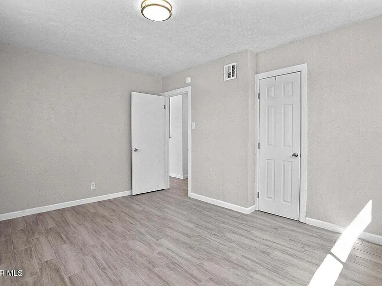 5021 Tetons Dr — Photo 16