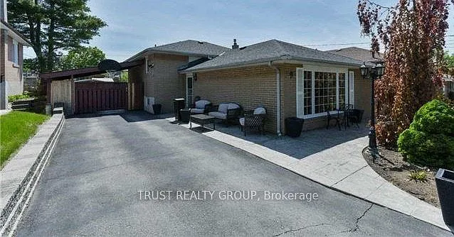 9 Del Ria Dr — Photo 4
