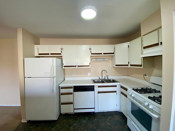 3rd image of 300 Bayside Dr