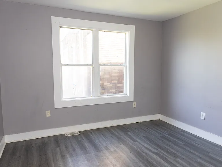 2441 Holbrook St #1R — Photo 5