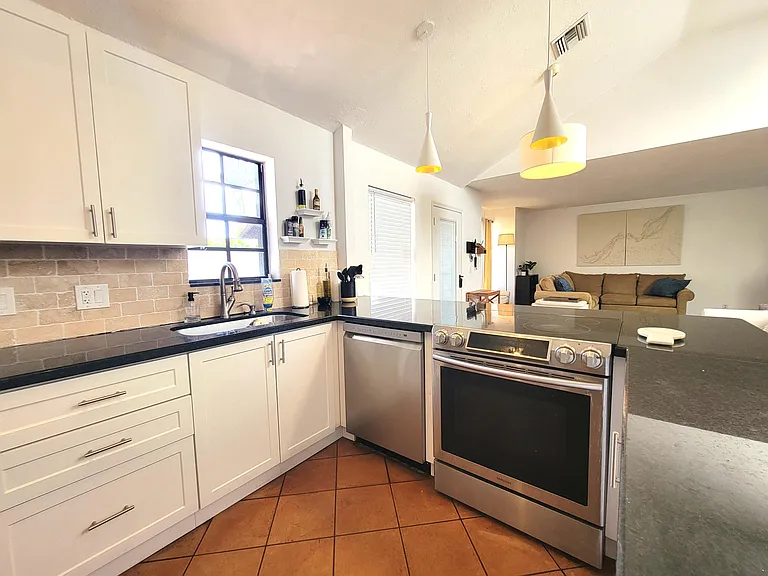 13465 Fountain View Blvd — Photo 5