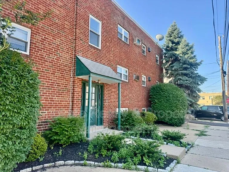 9513 Hoff St #8 — Photo 16
