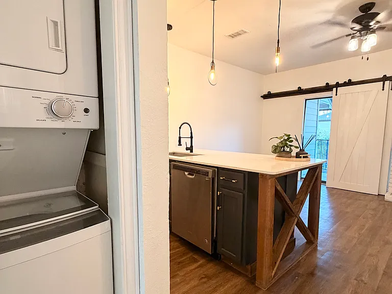1503 N Garrett Ave #211 — Photo 8