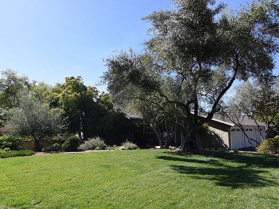 3rd image of 15940 Jackson Oaks Dr