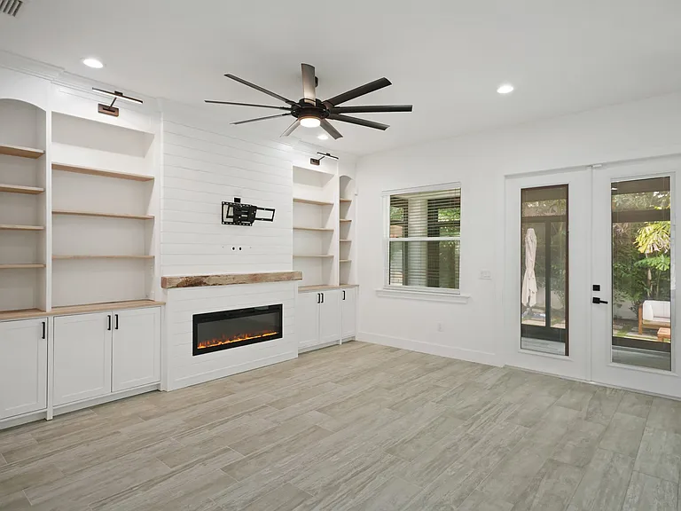 328 W Frierson Ave #1 — Photo 8