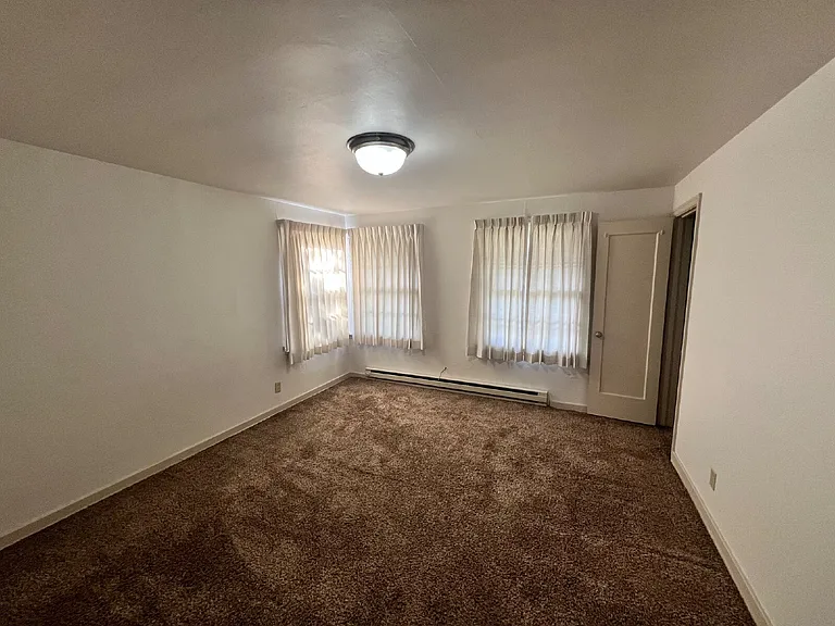 2307 Willamette St — Photo 9