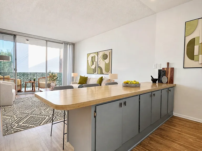 1447 S Saltair Ave #208 — Photo 8