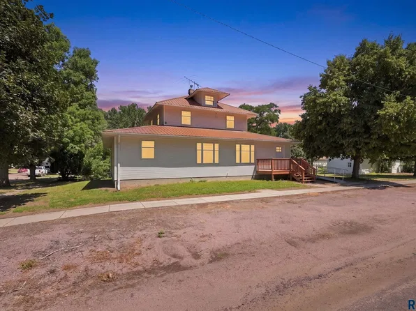 1040 Lincoln St, Centerville, SD 57014