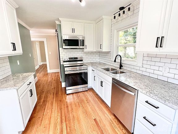 3rd image of 712 Circle Dr NE