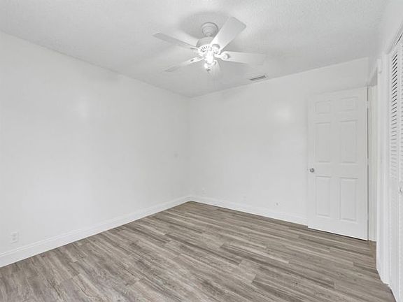 2nd image of 5127 Woodstone Cir E