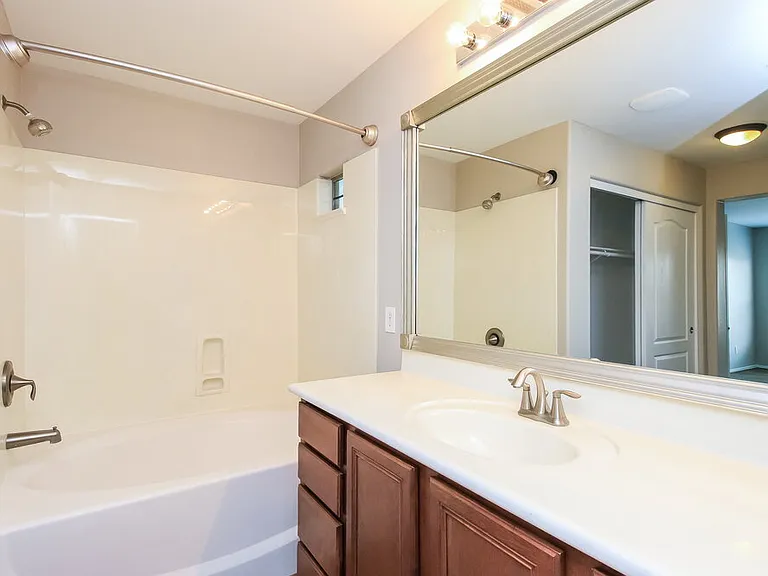 3344 E Franklin Ave — Photo 11