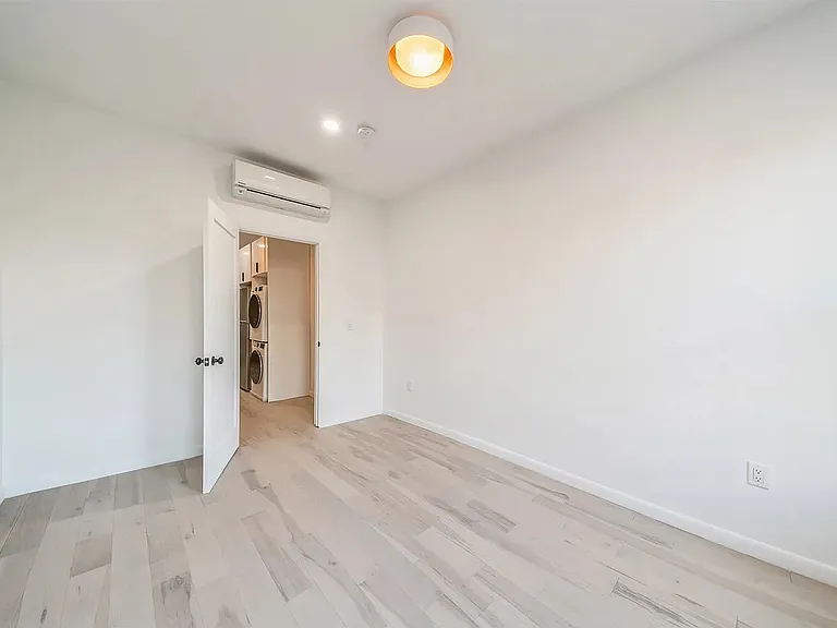216 Halladay St — Photo 7