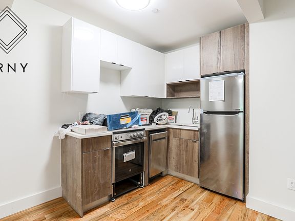4th image of 1603 Lincoln Pl #2F
