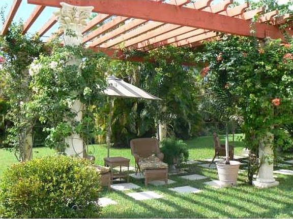 Exterior Backyard ViewÃ¢?