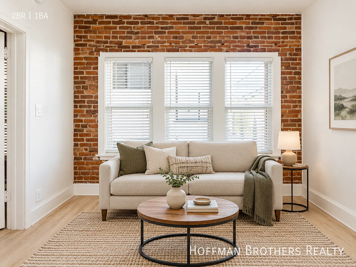 **6 Weeks Free Renovated 2 Bedroom with Updated Kitchen, High Ceilings, On-Site Laundry & Secured... — Photo 1