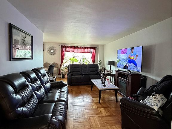4th image of 2835 Webb Avenue #6E