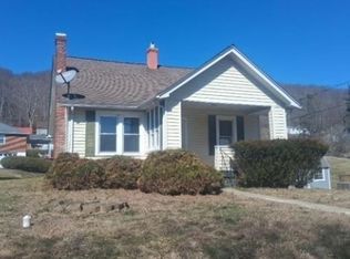 2042 Lee Ave, Bluefield, VA 24605